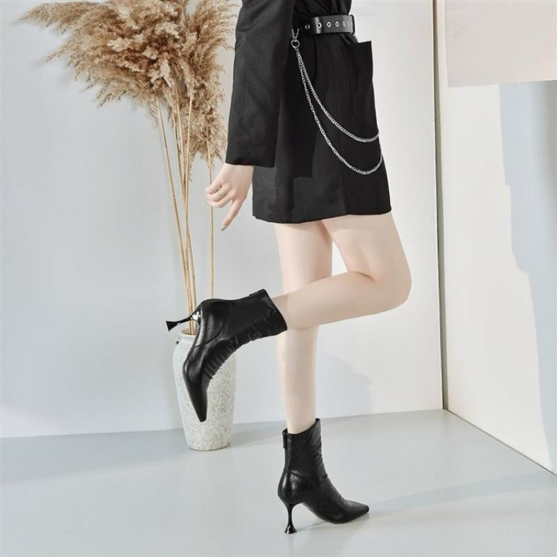 2024 NEW Winter New Fashion Pointed Solid Leather Face Fine Heel Back Zipper Versatile Comfortable and Warm Women's Naked Boots