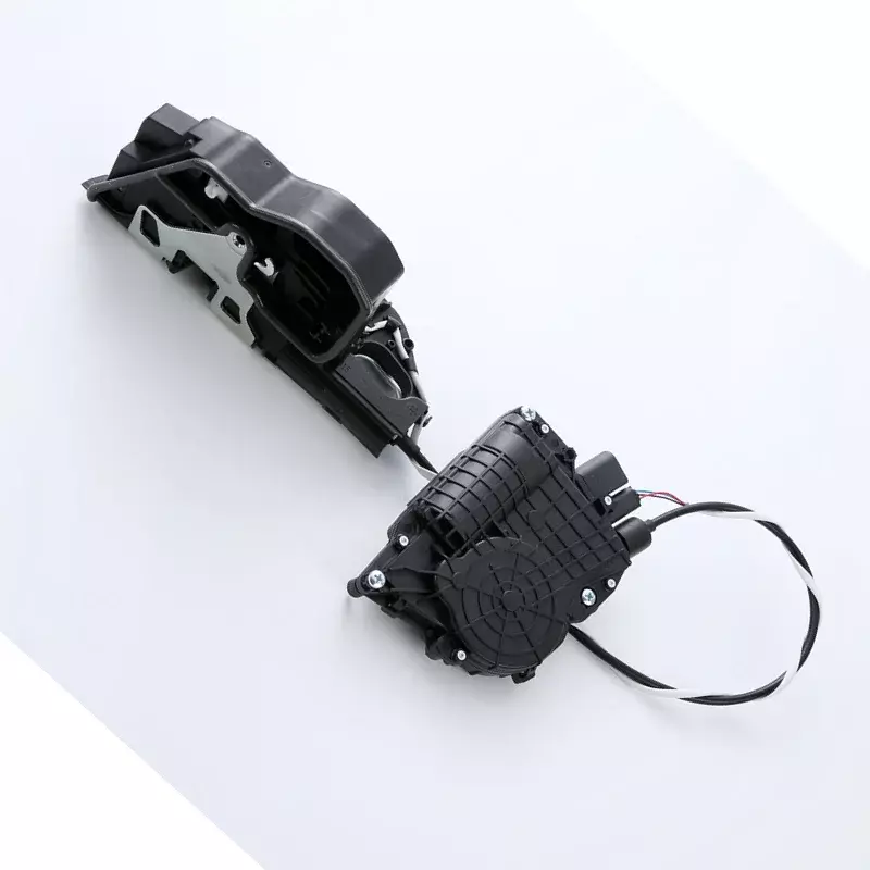 Aktuator Kunci Pintu Daya Mobil Kiri Depan Sistem Penutupan Lunak untuk BMW F07 535i GT 550i GT 51217148475 51217149436 51227149447