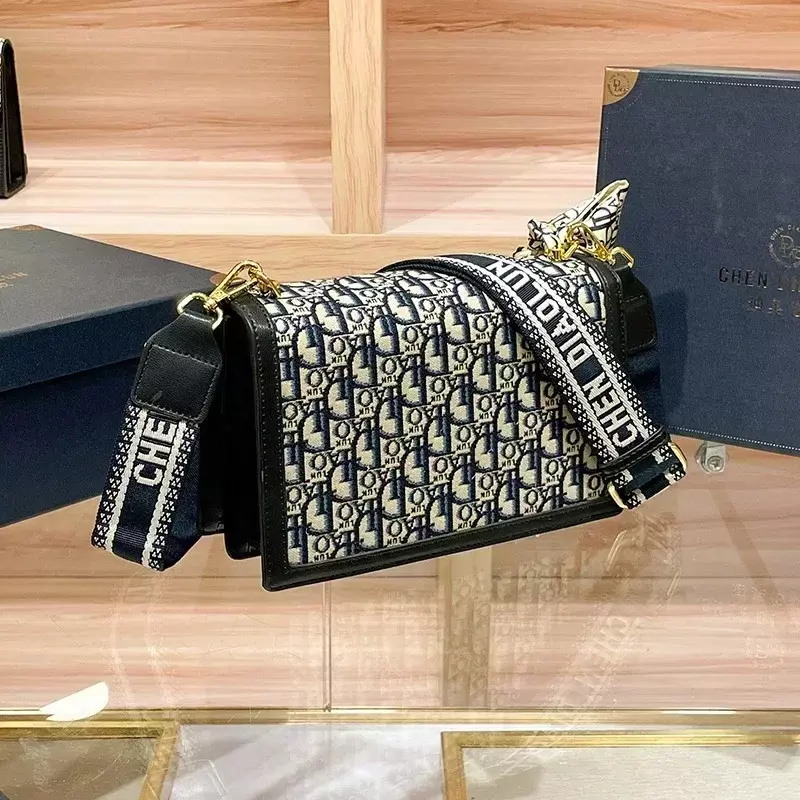 Bolso de hombro con cadena bordada para mujer, bandolera cuadrada pequeña de alta calidad, a la moda, 2024