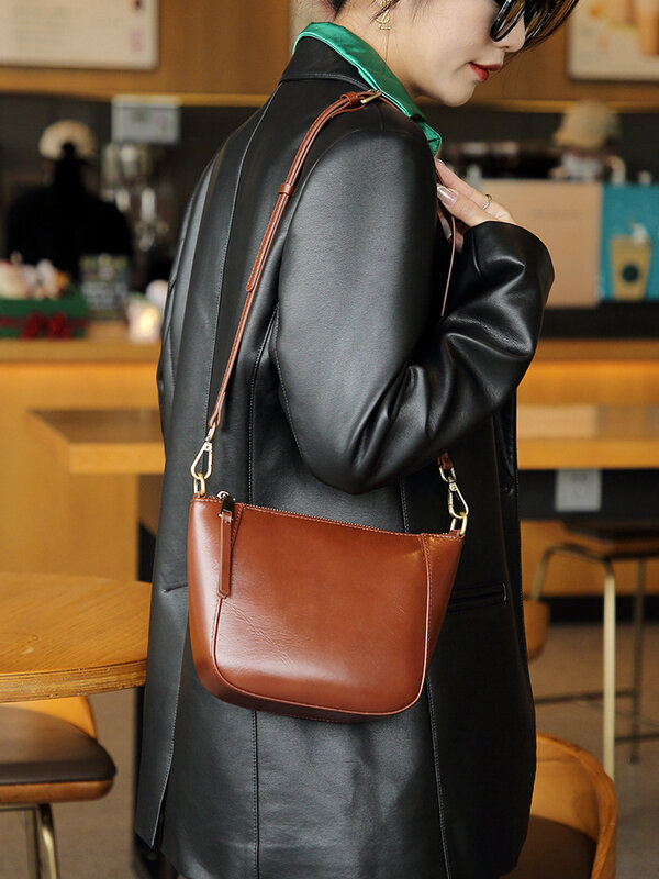 Borsa a tracolla da donna 2024 borsa piccola dal Design minimale, borsa per gnocchi leggera, borsa a tracolla Casual Versatile in pelle