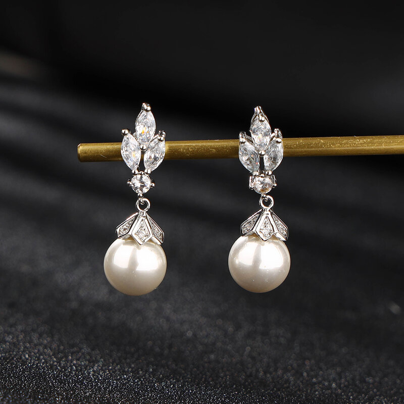Orecchini di perle d'imitazione alla moda con eleganti orecchini da sposa femminili con zirconi cubici