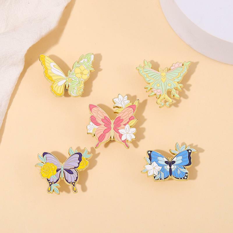 에나멜 핀 맞춤형 곤충 브로치, Actias Seleme 라펠 배지, 동물 쥬얼리 선물, 어린이 친구 꽃 날개 나비