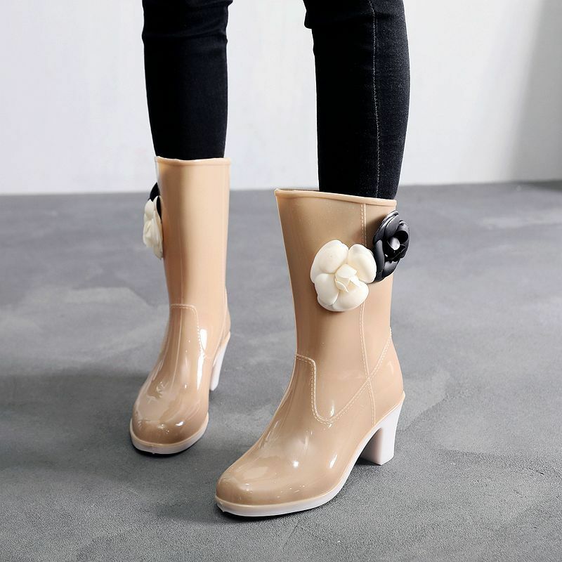 Nuovi stivali da pioggia da donna decorazione camelia 2023 moda Outdoor bianco tubo lungo impermeabile antiscivolo copriscarpe da pioggia scarpe Saliva