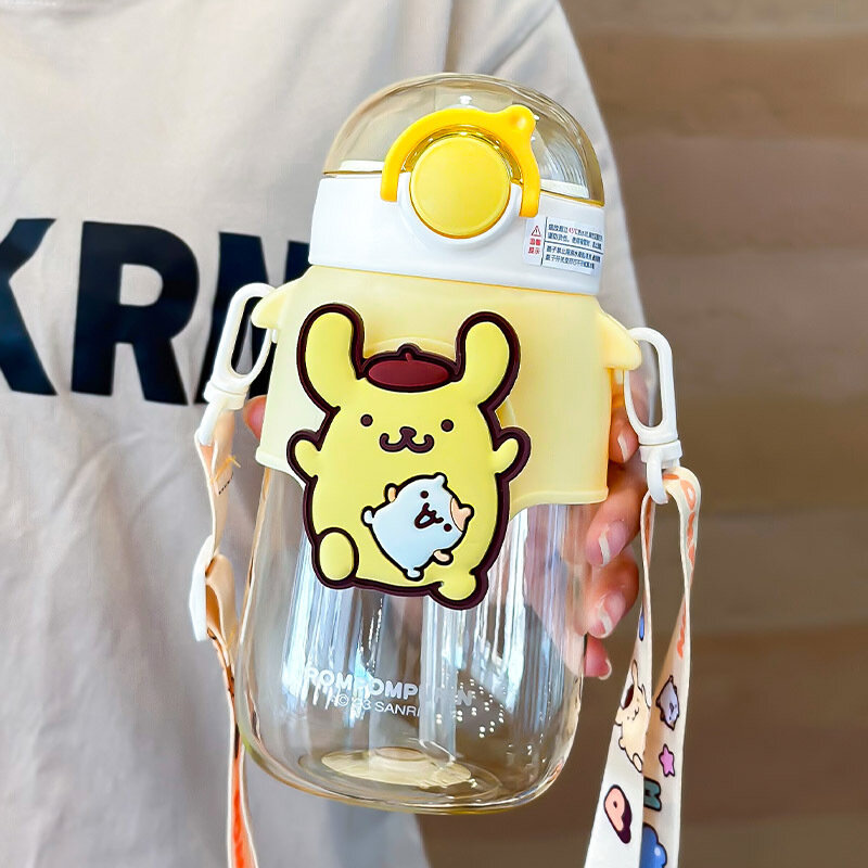 690ml Sanrio bottiglia d'acqua di grande capacità Cinnamoroll Kuromi My Melody tazza d'acqua portatile in paglia per sport all'aria aperta Fitness