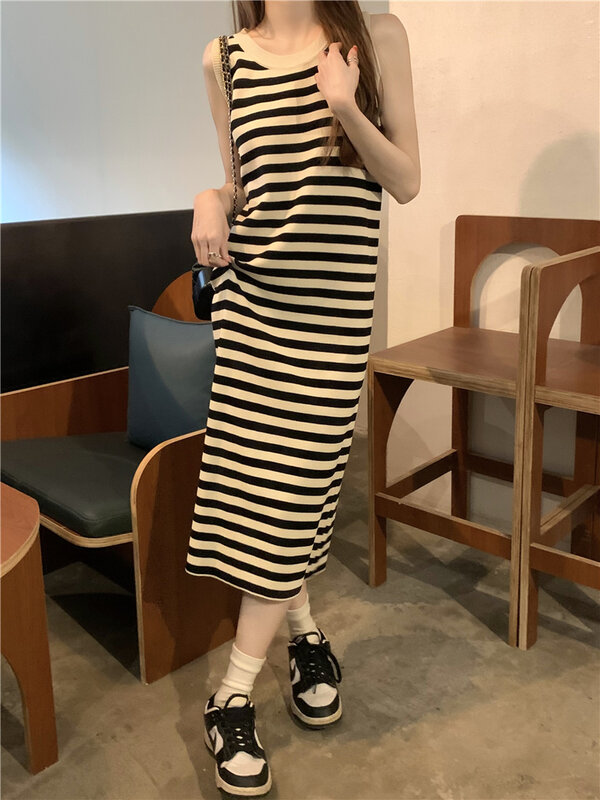 2024 Summer Fashion Stripe lavorato a maglia Midi abito da donna con scollo tondo sospeso lungo senza maniche Casual allentato abbigliamento donna L255