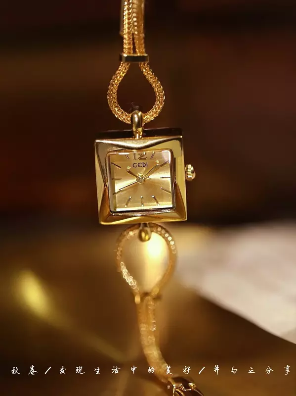 2024 New Women's Quartz Watch Vintage Square Bracelet  High end Watch Elegant and Elegant Ladies' Watch