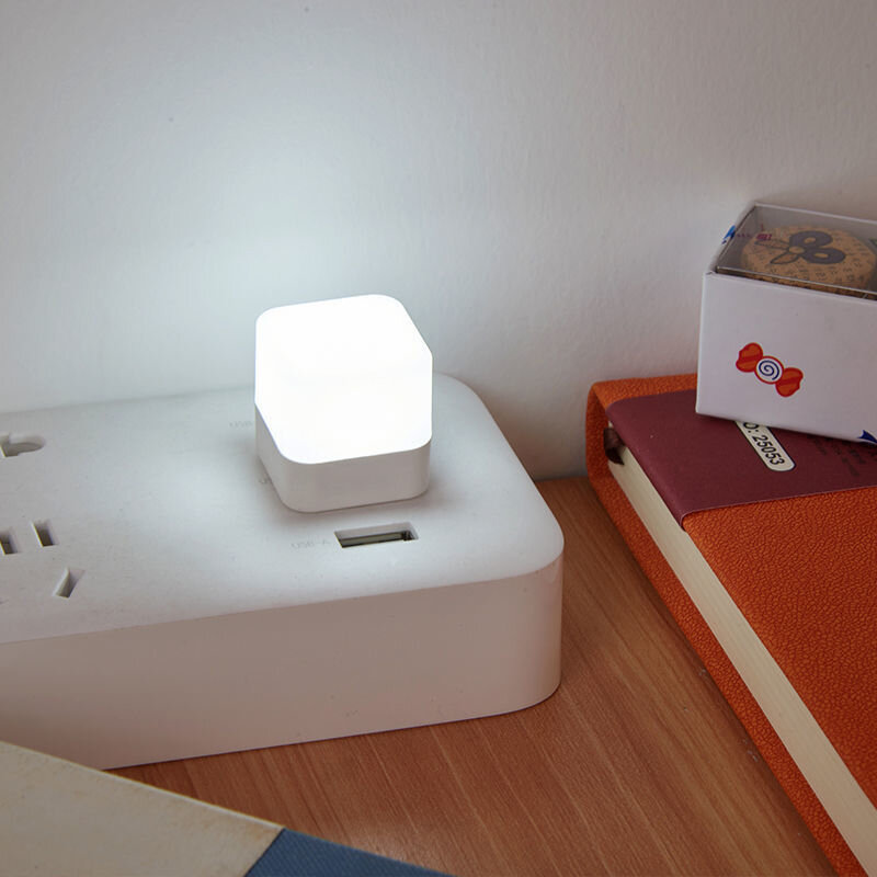 Mini lámpara LED de noche con enchufe USB, luz de lectura redonda pequeña con protección ocular, equipo de campamento, 1 piezas