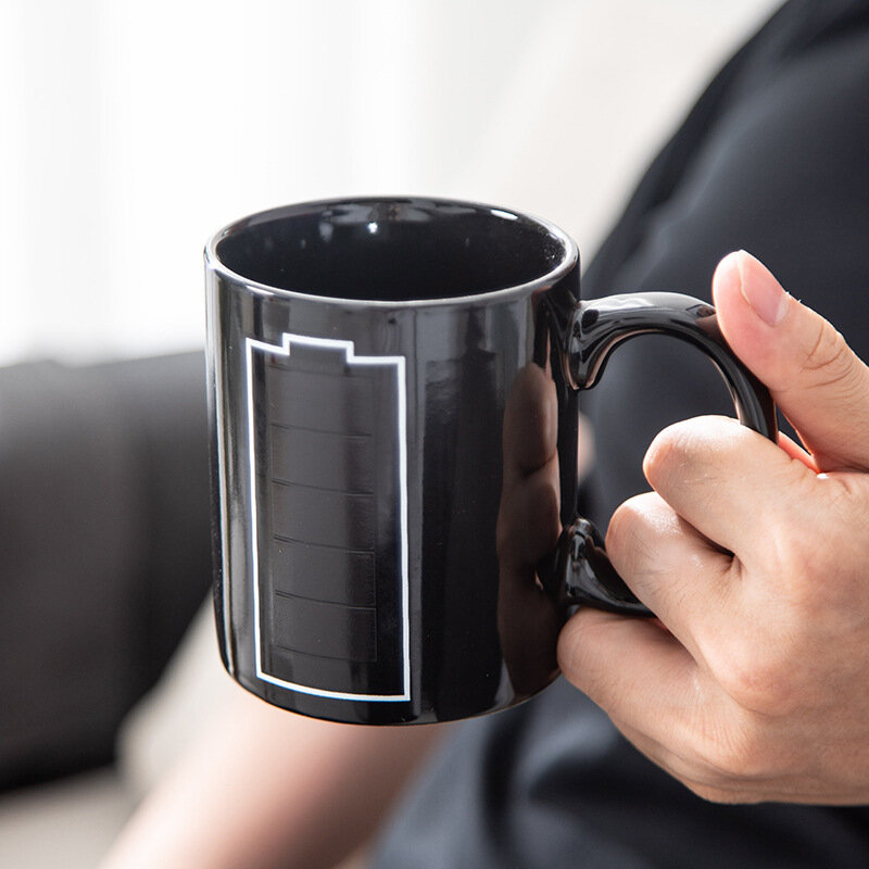 ถ้วยเซรามิกเปลี่ยนสีได้ถ้วยมายากลแปลกใหม่ดีไซน์สร้างสรรค์แก้วกาแฟของขวัญที่ต้องการสำหรับวันวาเลนไทน์