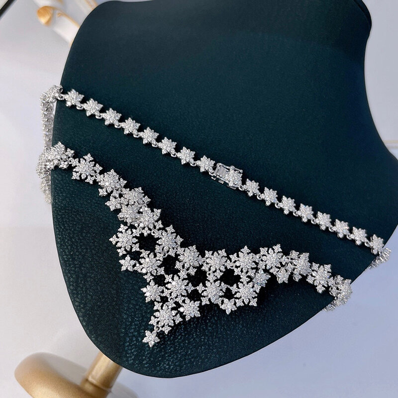 Aazuo 18K Puro Ouro Branco Real Diamante 8.0ct H Luxo Completo Diamantes Snowflake Colar Dotado Para Mulheres de Alta Classe Banquete Festa