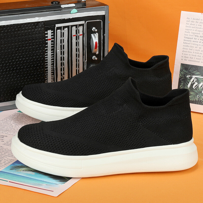 New Men's Casual Shoes Are Soft Comfortable Breathable and Foot-supporting Sports and Leisure Fashionable Simple and Versatile.