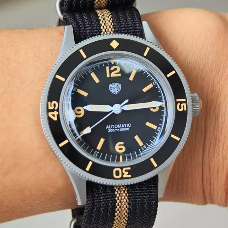 นาฬิกาข้อมือ WD50F 50-fathoms นาฬิกาแซฟไฟร์คริสตัล300ม. C3 NH35ส่องสว่างอัตโนมัติ40มม. นาฬิกาเหล็ก316L