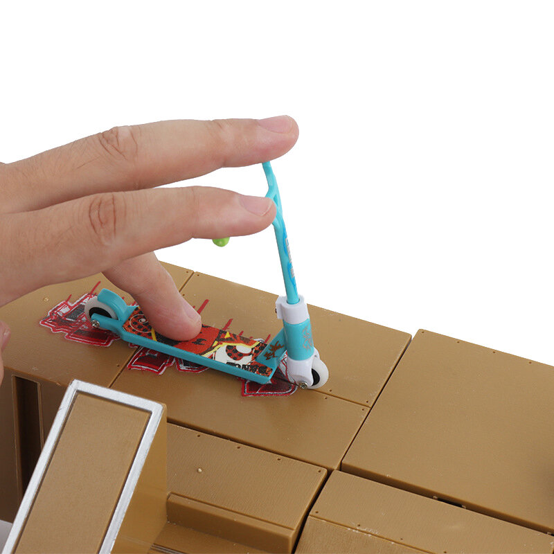 1Pc Mini สเก็ตบอร์ดนิ้วมือของเล่นนิ้วมือสกู๊ตเตอร์รุ่น Finger Scooter สเก็ตบอร์ดชุด Interactive ของเล่นสำหรับตุ๊กตาเด็กตุ๊กตาอุปกรณ์เสริม