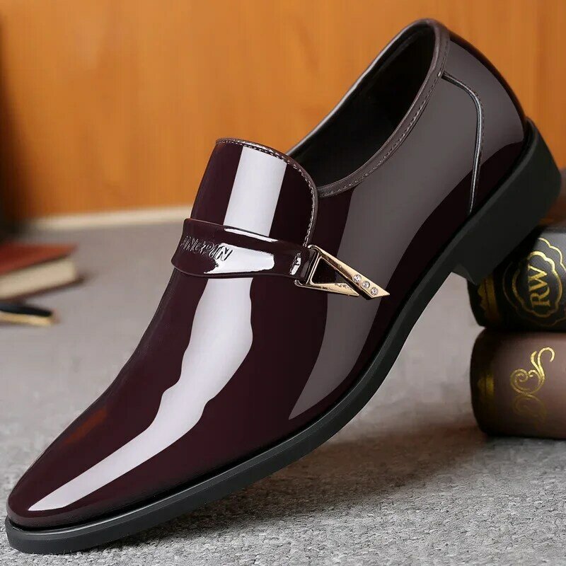 Sapatos de couro brilhante masculino apontou dedo do pé, Oxford Slip On Footwear, Business Casual Paten Calçado