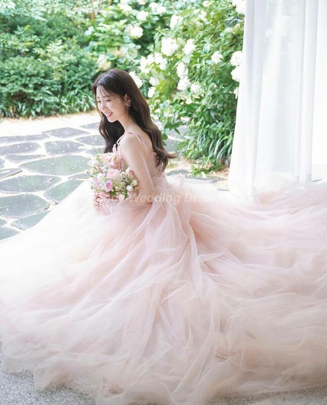 Fancy Simple Baby Pink Wedding Dress Korea Photoshoot Tiered Ruffles A Line Bridal Gown Spaghetti Straps Sleeveless Bridal Dress