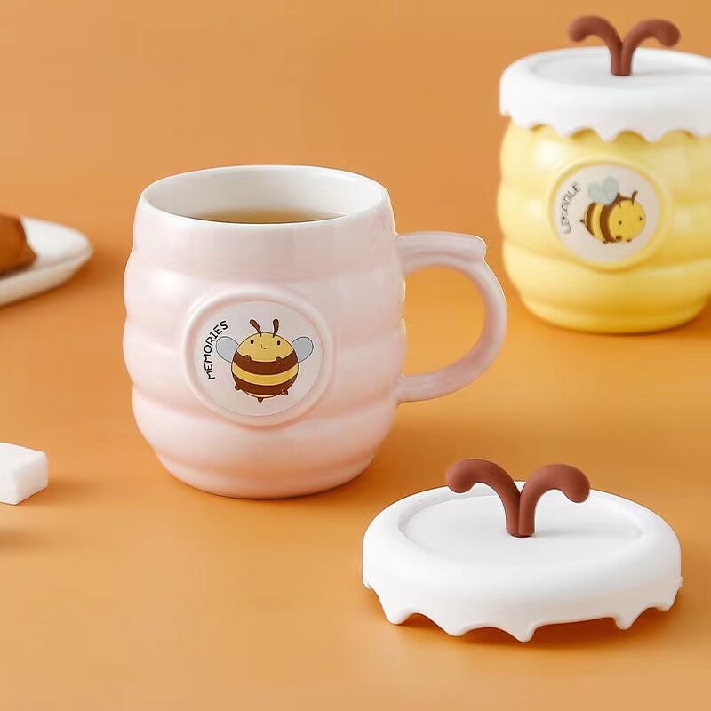 Kreative Bienen milch becher mit Löffel deckel Keramik Kaffeetasse Set Weihnachts becher Kaffeetasse zum Trinken Tasse für Tee Paar Geschenk