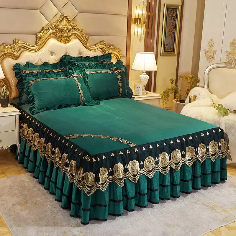 Parure de lit en velours et cristal, ensemble de literie brodé avec dessus de lit, jupe en dentelle et peluche, taie d'oreiller, pour la reine et le roi