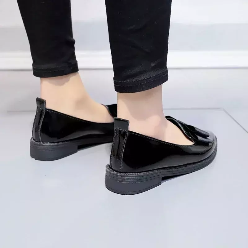 2024 wiosenne nowe modne damskie buty ze spiczastym noskiem na solidnych płytkich płaskich butach damskie kokardkowe buty Oxford damskie Zapatos De Mujer