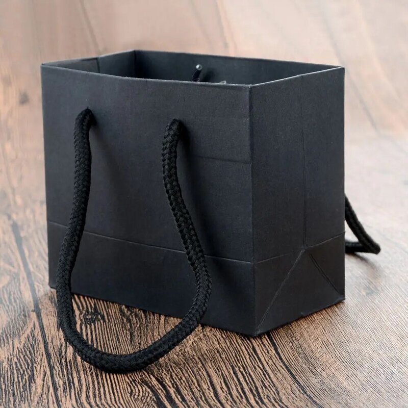 Bolsa de mano de papel de 5 piezas, bolsa pequeña negra, bolsa de regalo de boda, bolsa de regalo exquisita y minimalista, embalaje de regalo, papel Kraft