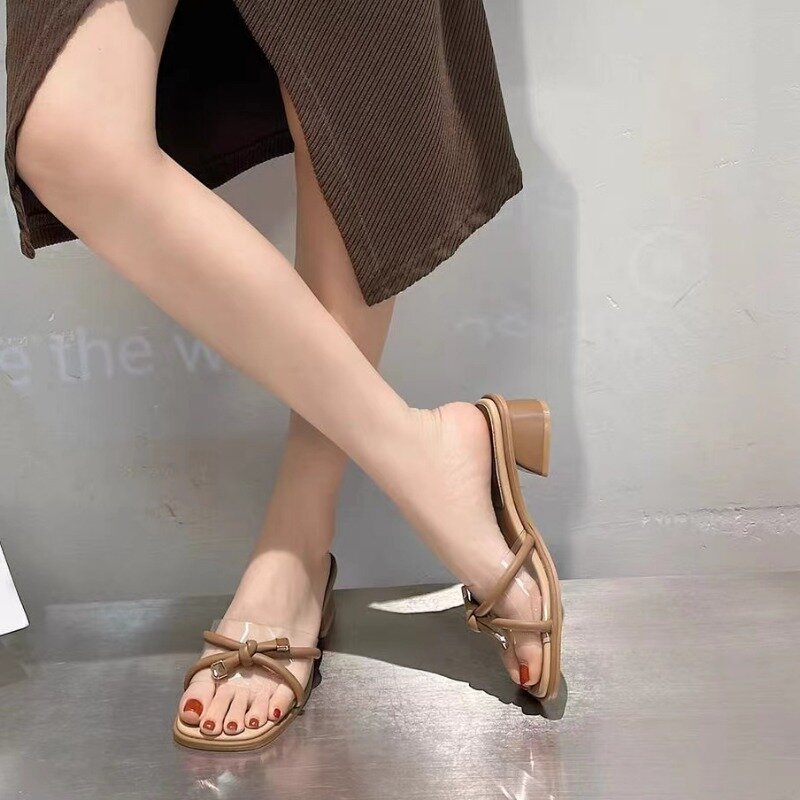 Chunky japonki damskie letnie nowe kwadratowe główki z cienkimi kapciami oddychające antypoślizgowe sandały odporne na zużycie