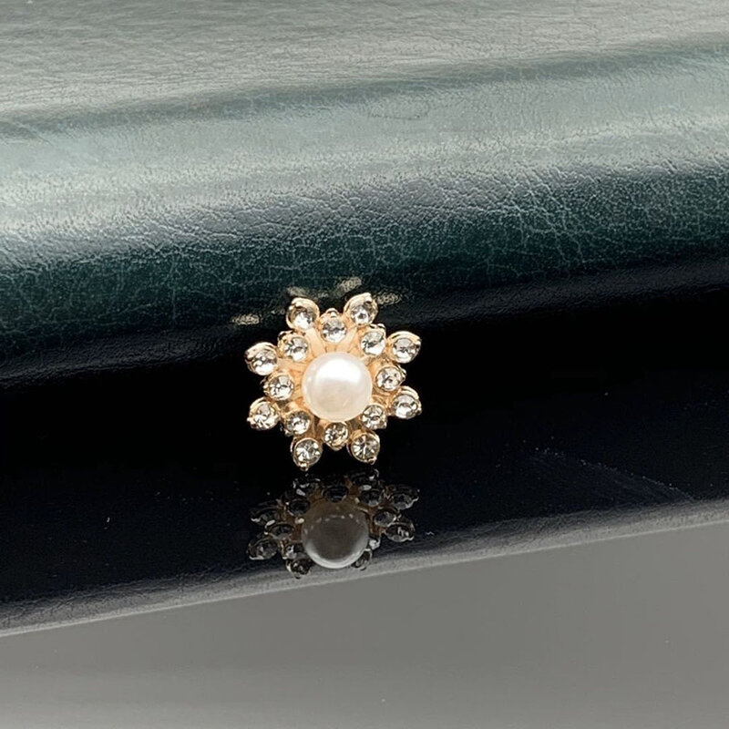 Decorazioni piene dei monili del chiodo del metallo del cristallo di rocca del fiocco di neve dell'oro 16*16mm della perla del diamante 3D 10 pz/lotto del fiore della lega