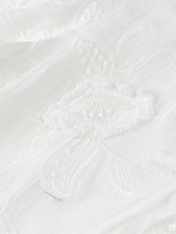 เสื้อผู้หญิงปักลายดอกไม้2024ใหม่เสื้อเบลาส์คอกลมลูกไม้สั้นอัพผู้หญิงเสื้อสีขาวเรียบง่ายลำลองฤดูร้อน