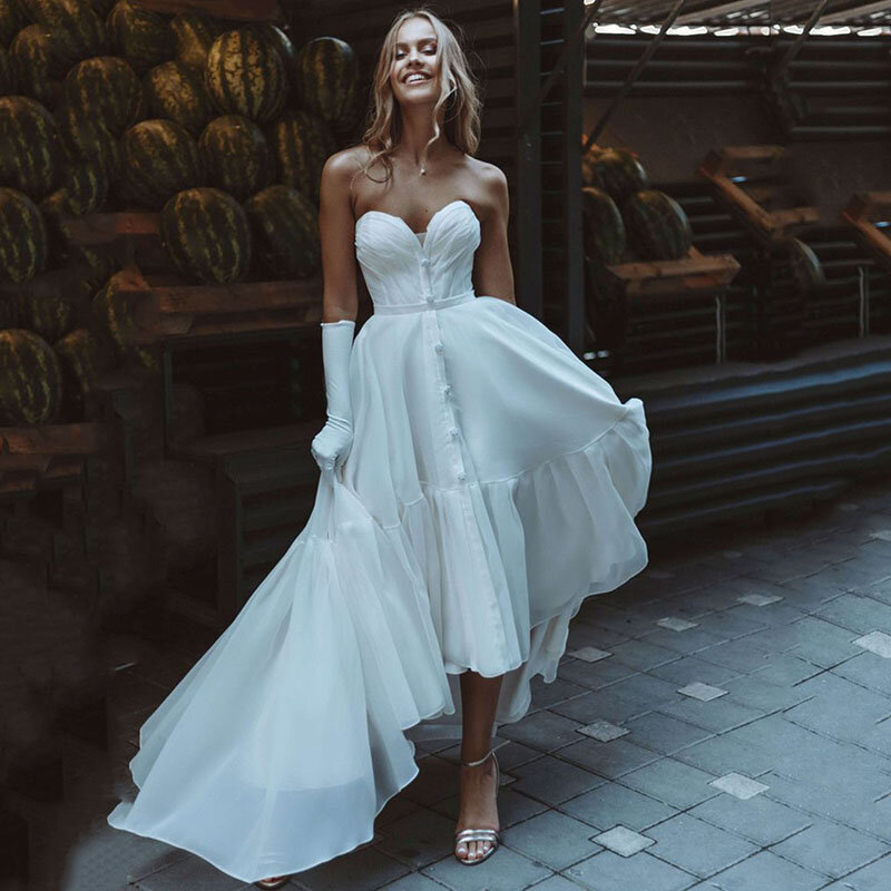Lsyx Strapless Organza Vestidos De Casamento A Linha Plissado Ruffles Jardim Noiva Vestido Sleeveles Backless Blet Botão Vestido De Noiva
