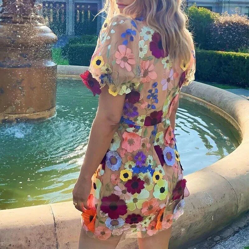 Sommerkleid Abschluss ball Petticoat V-Ausschnitt Blumen hüft umarmen besticktes Kleid Laterne Ärmel in neuen Produkten sexy Frauen Kleidung