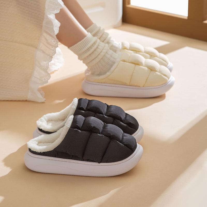 Comwarm Sandal Lembut Fashion Baru untuk Wanita Pria Sepatu Roti Sandal Tahan Air Platform Tebal Hangat Musim Dingin Sepatu Rumah Luar Ruangan