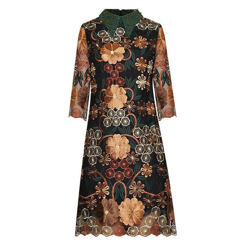 Свободное элегантное кружевное платье трапециевидной формы с отложным воротником и рукавом три четверти, с вышивкой в виде цветка