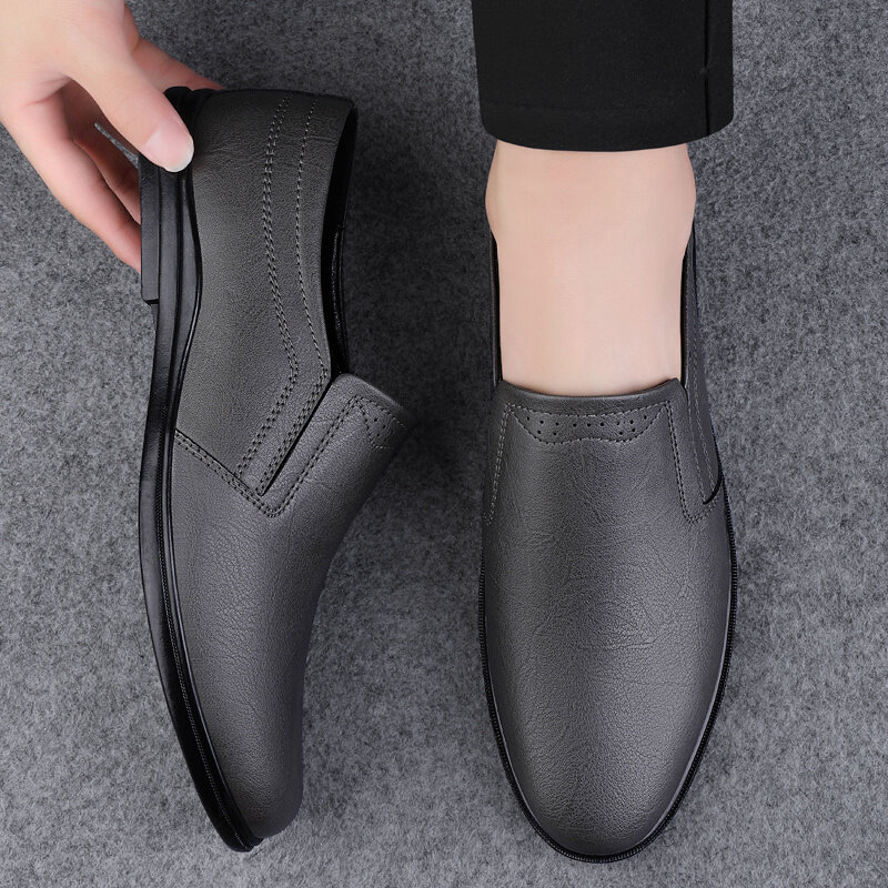 Sepatu kets kulit asli untuk pria, sepatu Sneakers bisnis berjalan luar ruangan lapisan kulit sapi datar Platform antilembap kasual