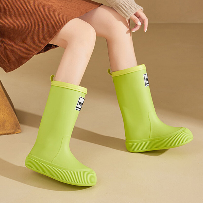 Botas de chuva impermeáveis para mulheres, botas de borracha no tornozelo, sapatos de água antiderrapantes, elegantes, longos, frios, quentes, por fora, tamanho 36-41