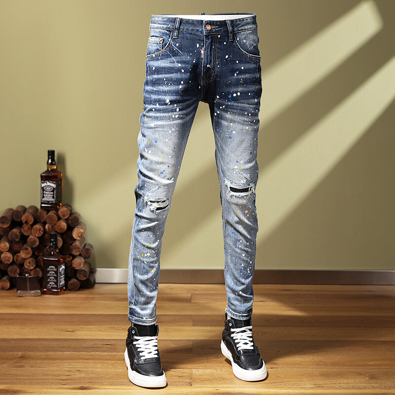 Pantalones vaqueros rasgados elásticos para Hombre, Jeans Retro de moda urbana, color azul claro, diseño pintado, Hip Hop