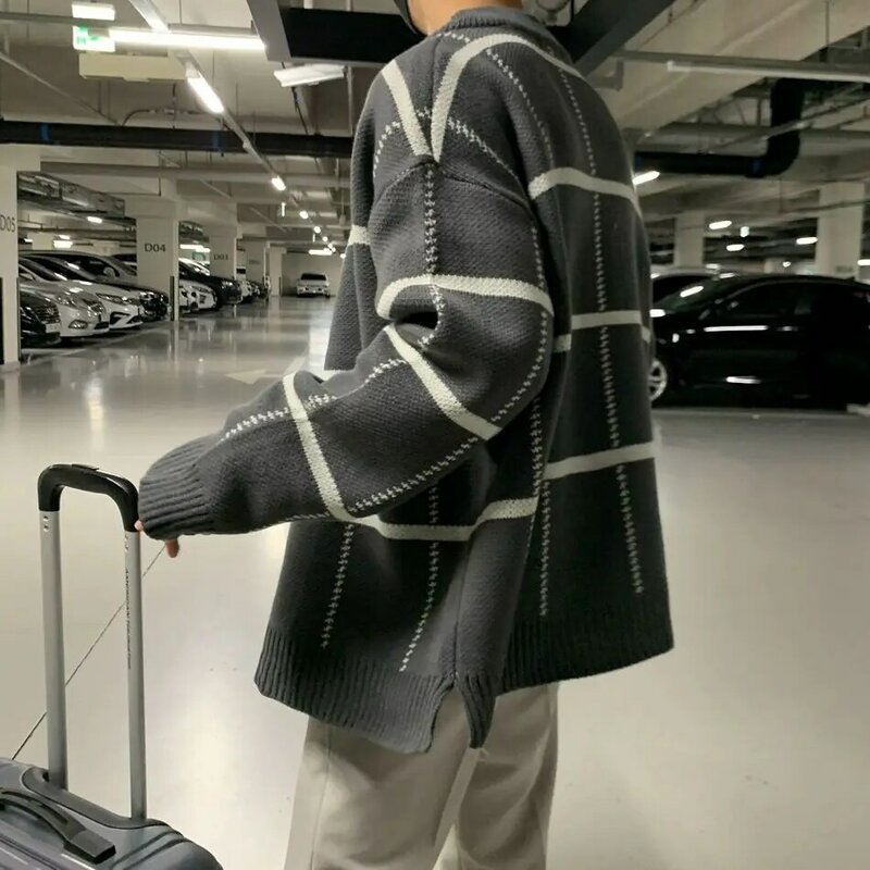 Jesienno-zimowa dzianina w stylu Vintage 2023 luksusowy sweter dziergany sweter męski z długim rękawem casualowe w stylu Streetwear dekoltem w szpic płaszcz patchworkowy
