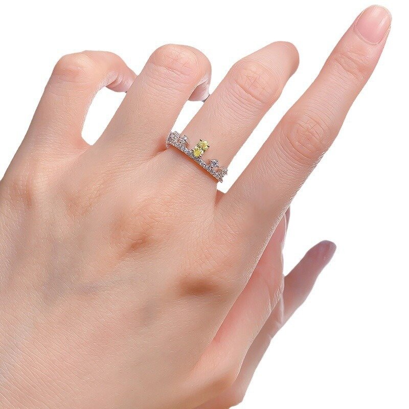ใหม่แหวนเพชรสีเหลืองรูปไข่3*5สำหรับหมั้นแหวนเงิน S925เป็นของขวัญสำหรับผู้หญิงแหวนเพชรคาร์บอนสูงแฟชั่นเฉพาะกลุ่ม