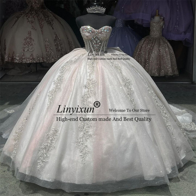 Suknia balowa z tiulową peleryną z sukienka na Quinceanera szampana z długim trenem suknie ślubne słodkie 16 Vestidos De 15 Años