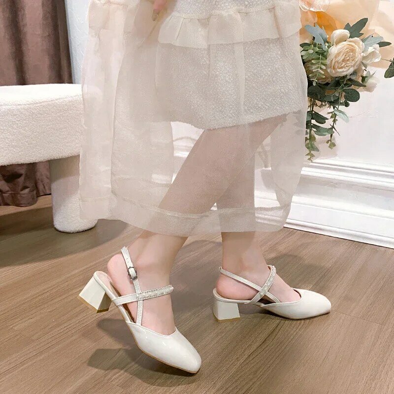 2024 nuovi tacchi alti moda Versatile donna primavera/estate una linea fibbia scarpe tacco spesso sandali Baotou