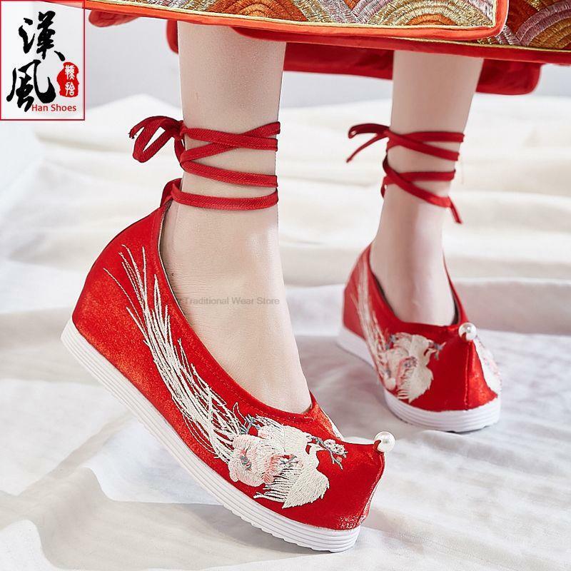 النمط الصيني التقليدي Hanfu الأحذية القديمة نمط بكين القديمة Hanfu الأحذية المطرزة خمر الزفاف نمط Hanfu الأحذية