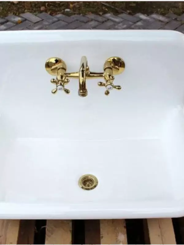 Butterfly ceramic bathroom cast iron enamel hanging basin exported to the United States for washing dishes, washing hands