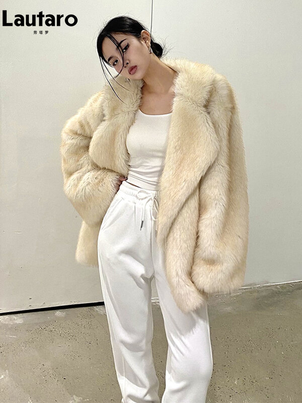 Lautaro-女性のカジュアルな厚手の毛皮のコート,カジュアル,柔らかなニット,フェイクファー,豪華な,ふわふわのジャケット,韓国のファッション,冬
