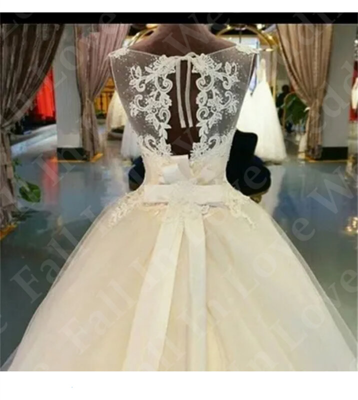 Elegante Tule A-Line Vestidos de casamento, Scoop Neck, Lace Apliques, Beads Tribunal Trem, vestido de baile nupcial, ilusão, 2024