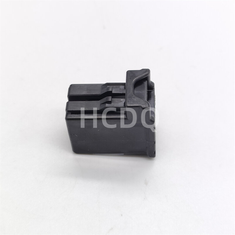 The original 82824-28410 14PIN Female automobile connector plug shell and connector are supplied from stock