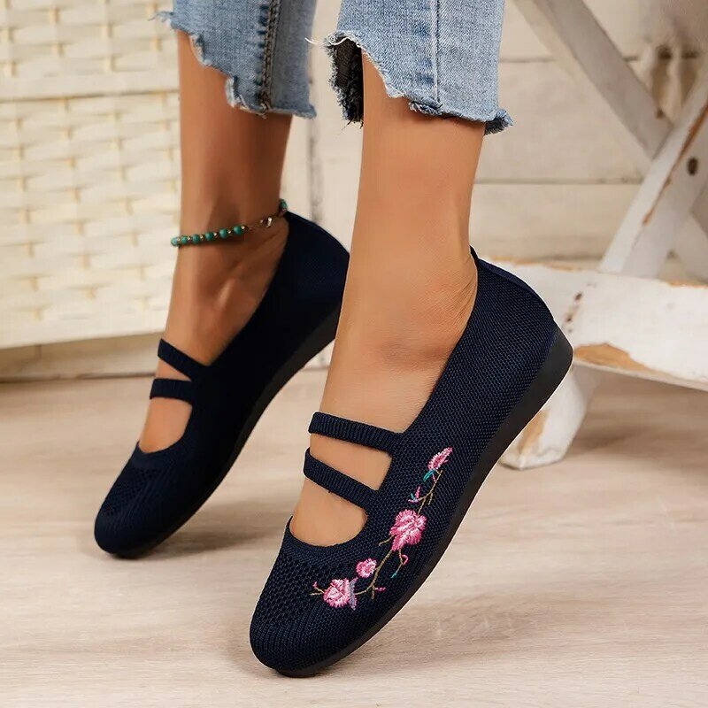 Large women's flat bottomed casual round toe ethnic style embroidered retro style comfortable sports flat shoes