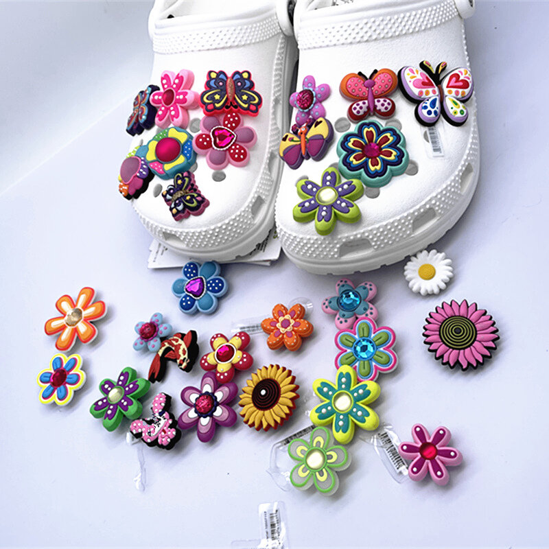 1 pçs novidade flores borboleta sapato pvc encantos sapato colorido acessórios de decoração para bonito anime croc encantos para crianças presentes