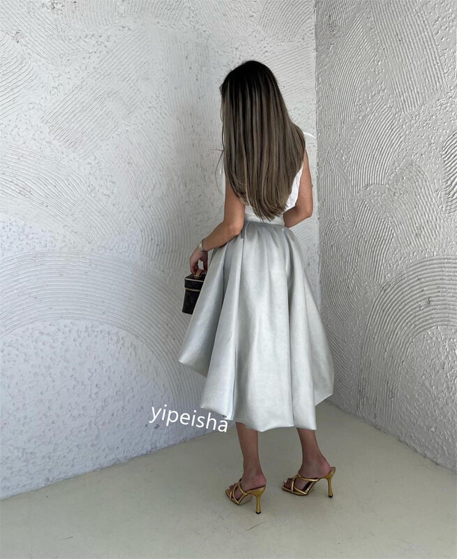 サテンの台形ドレス,正方形の襟,膝の長さ,粘着性のある生地