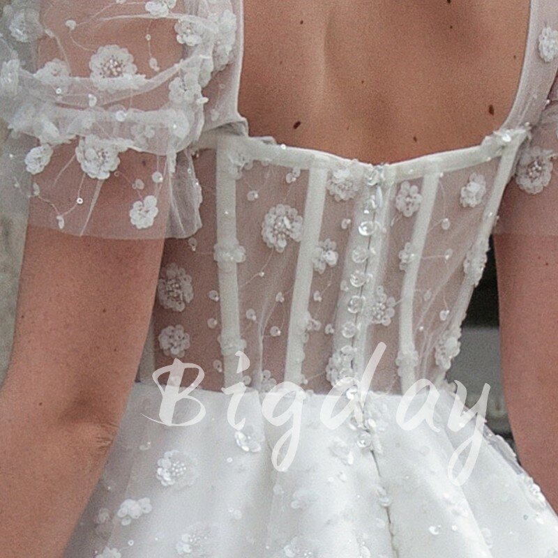 ชุดแต่งงานสั้นหรูหราสำหรับผู้หญิง2024ลูกไม้สีขาวเปิดหลังคอเสื้อสี่เหลี่ยมแขนพองสั้นชุดเจ้าสาว