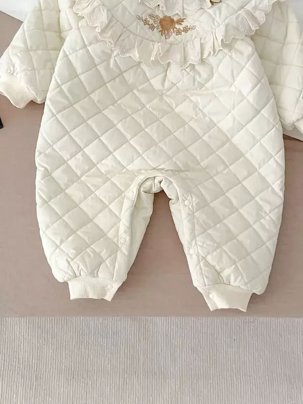 Zimowy nowy produkt niemowlęce pogrubione haftowane RompersGirl body solidna wychodząca ukochana Onepiece moda odzież dziecięca