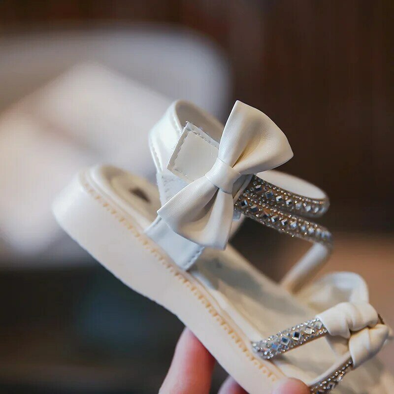 Sandalias antideslizantes de fondo suave con diamantes de imitación para niña, zapatos de verano para niña pequeña y grande, a la moda, talla 23 a 36