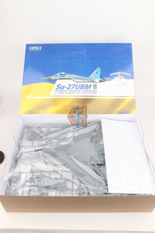 Great Wall Hobby S4817 1/48 Su-27UB FLANKER-C IN DIGITAL CAMOUFLAGE ucraina Air Force