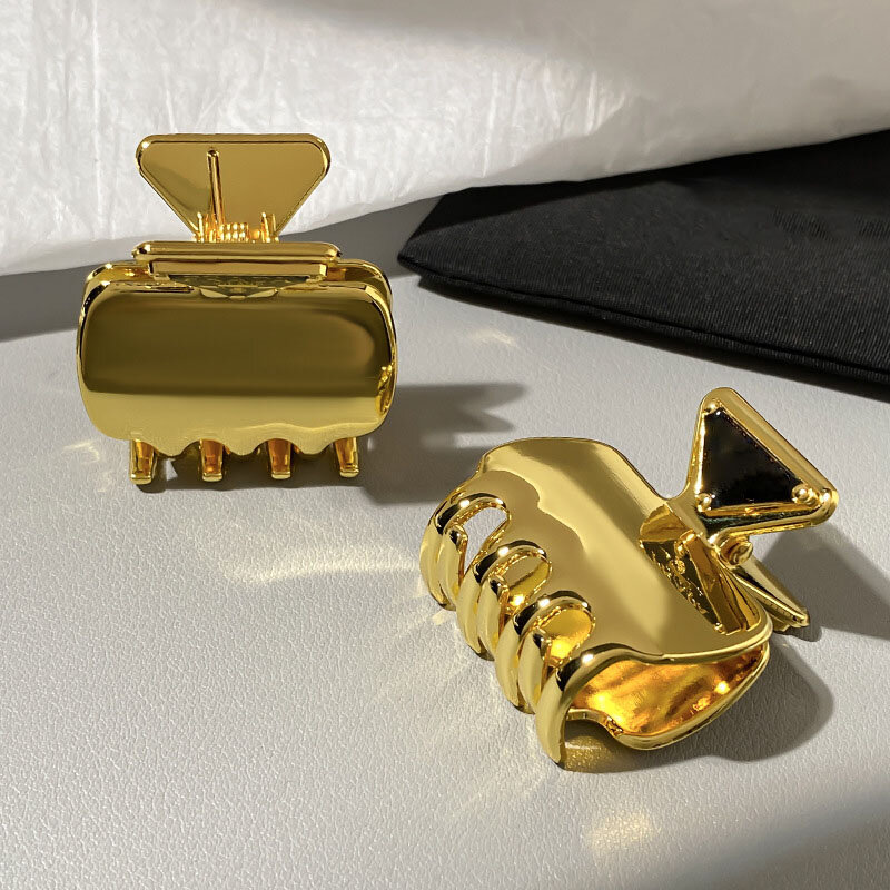 Neue Gold umgekehrte Dreieck kleine Greifer Clip hochwertige leichte Luxus Hai Clip Frauen Haars pange Schachtel halm Clip Haar Zubehör