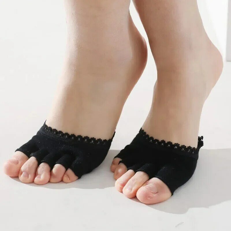 แผ่นรองเท้าหน้าห้านิ้วสำหรับผู้หญิง1คู่, ถุงเท้าลูกไม้สวมใส่สบาย Kaus Kaki setengah เจ็บเท้าผลิตภัณฑ์ดูแลอาการปวด